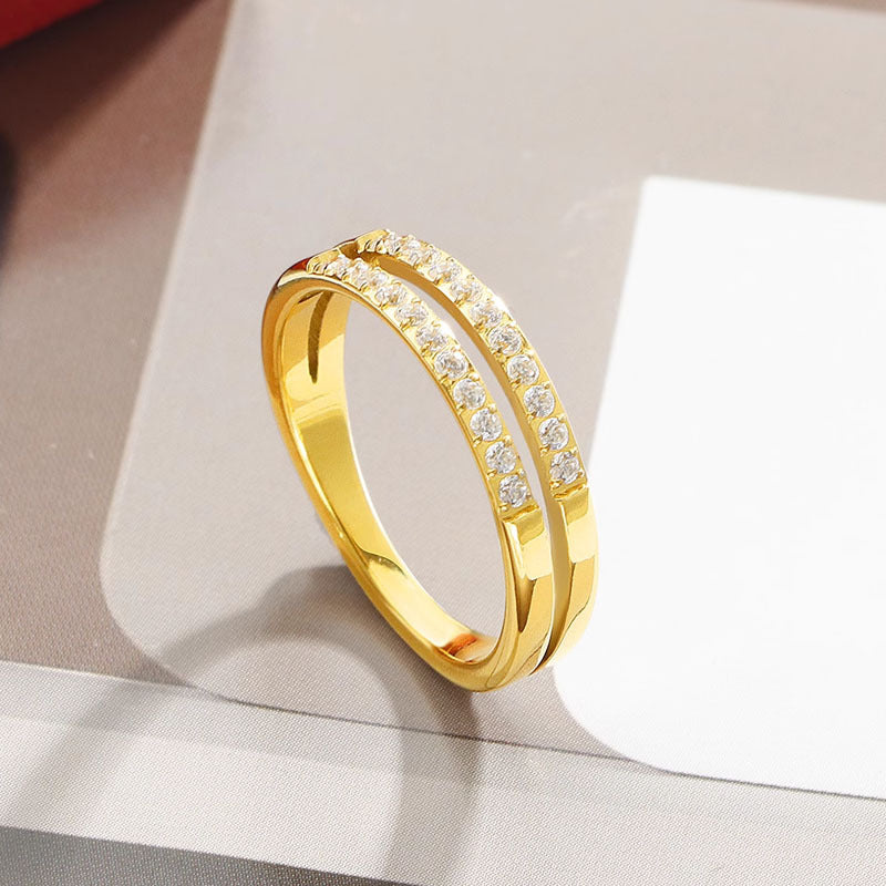 Anel com Zircônias Camada Dupla Banhado a Ouro 18K