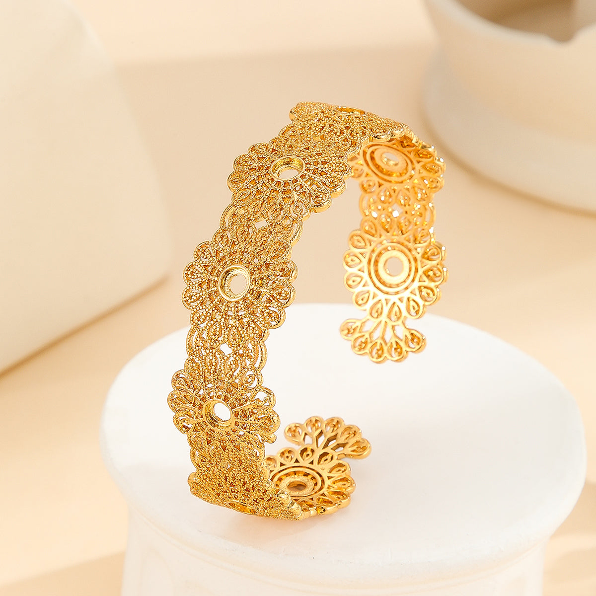 Bracelete Palace Lace • Floral ou Liso • Banhada a Ouro