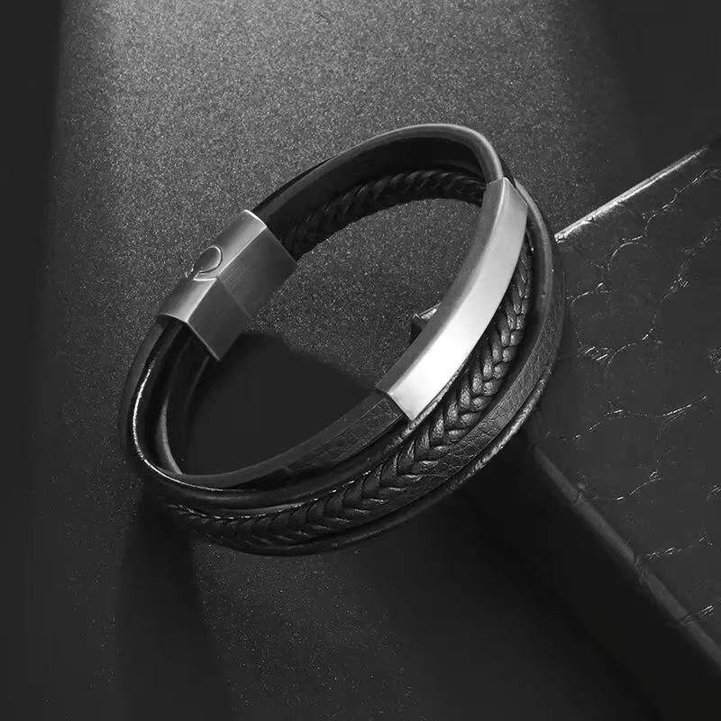 Pulseiras Clássicas trançadas a mão, em couro e fecho magnético