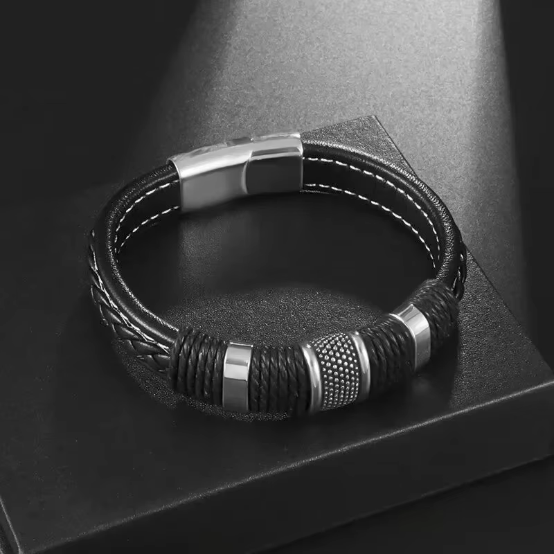 Pulseiras Clássicas trançadas a mão, em couro e fecho magnético