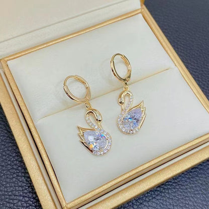 Brinco Cisne com Cristais Swan Shine Banhado a Ouro 18K