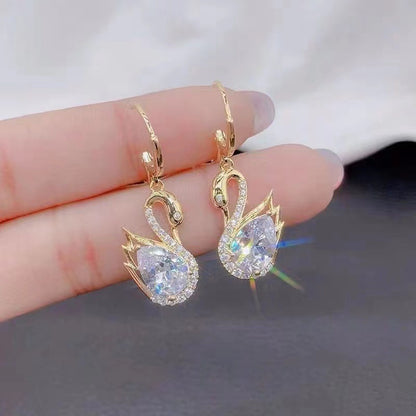 Brinco Cisne com Cristais Swan Shine Banhado a Ouro 18K