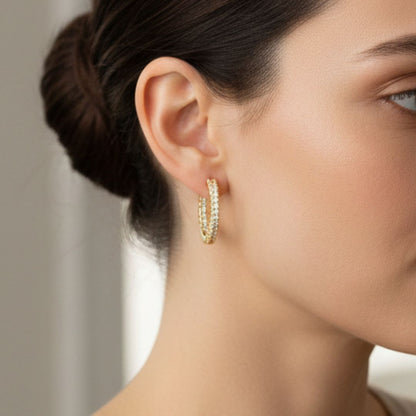 Brinco com Zircônias Circle Glow Banhados a Ouro 18K
