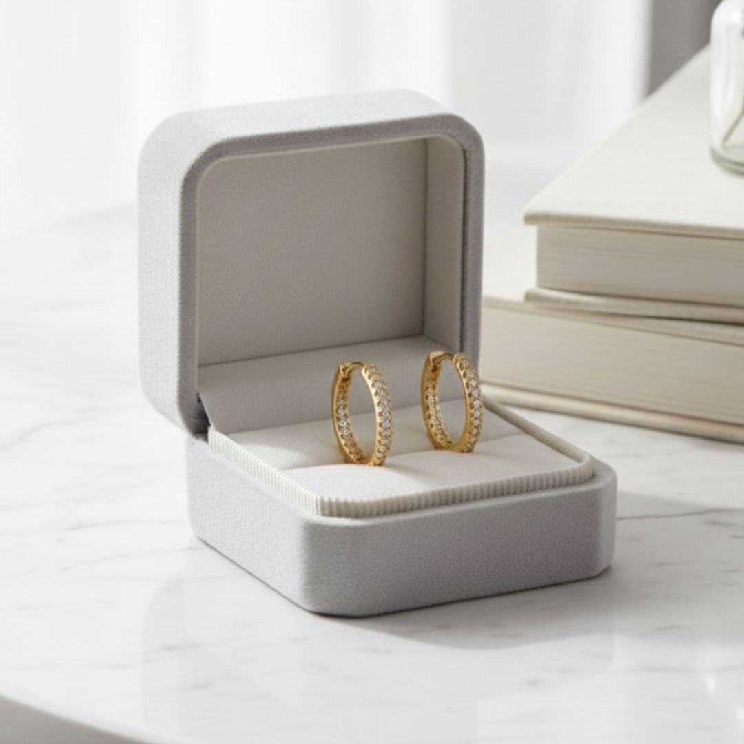 Brinco com Zircônias Circle Glow Banhados a Ouro 18K