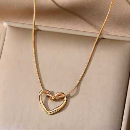 Colar Minimalista Pingente Coração Vazado • Hollow Heart