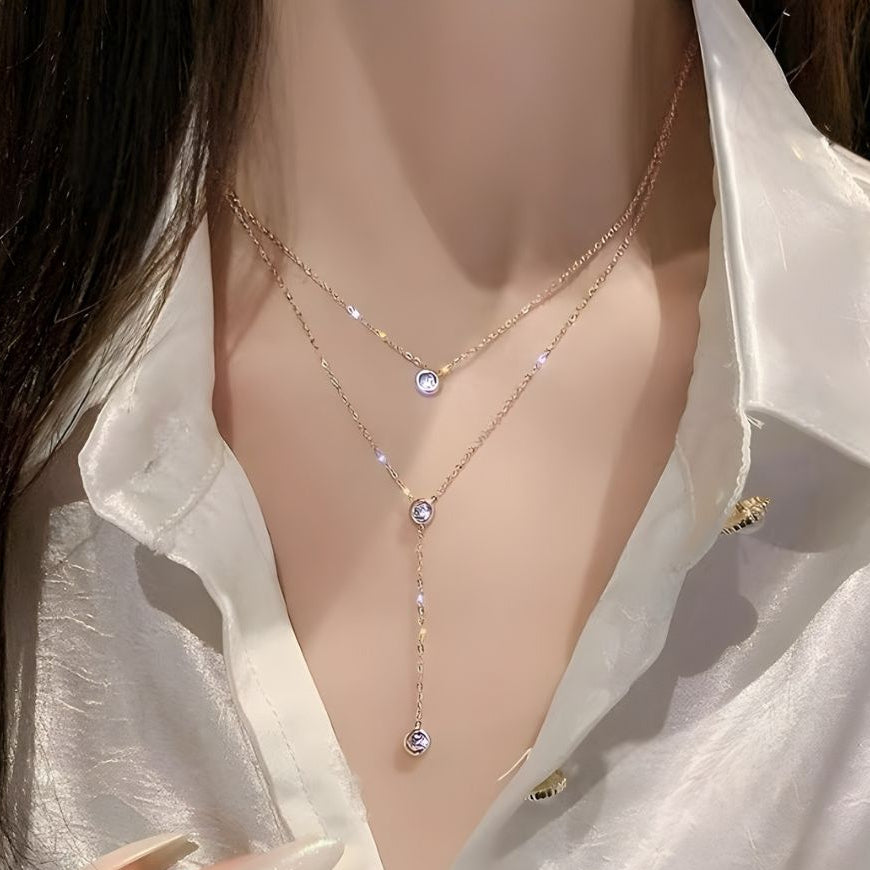 Colar com Três Pingentes Zircônias • Triple Shine Tassel • Banhado a Ouro 18K