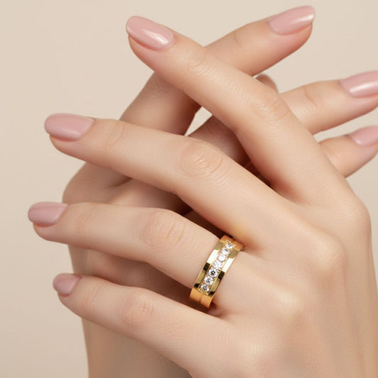 Anel Cravejado em Microzircônias • Diamond Lux • Banhado a Ouro 14K