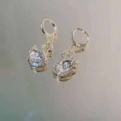 Brinco Cisne com Cristais Swan Shine Banhado a Ouro 18K